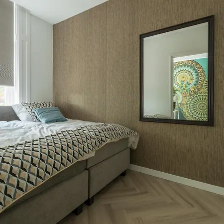 Hotspot, Near Center And Park 루젠달