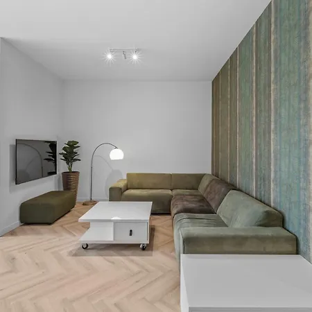 Hotspot, Near Center And Park 아파트 루젠달