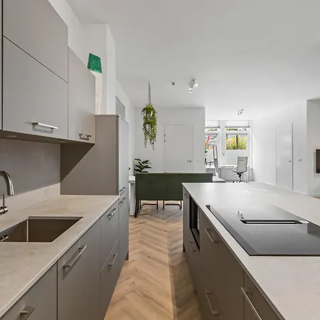 아파트 Hotspot, Near Center And Park