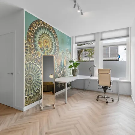 Hotspot, Near Center And Park 아파트