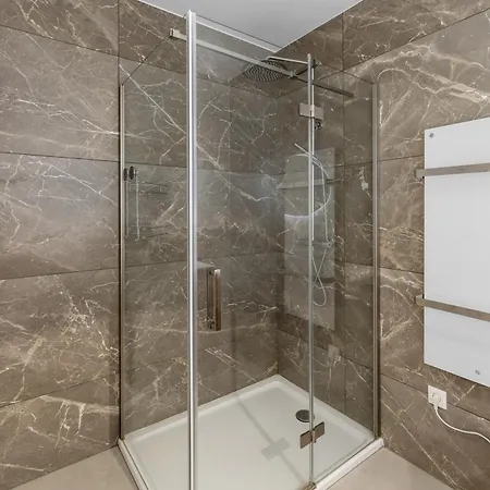 Hotspot, Near Center And Park 아파트