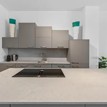 아파트 Hotspot, Near Center And Park