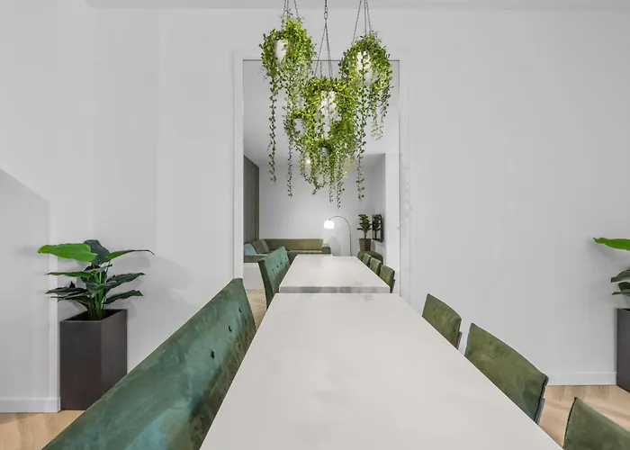 Hotspot, Near Center And Park