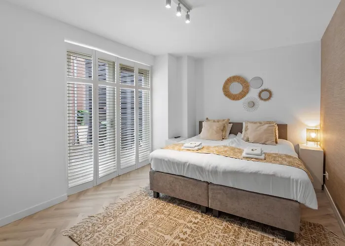 Hotspot, Near Center And Park